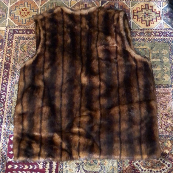 Host Pick!! EUC Xl Adrienne Landau brown faux fur vest - Picture 7 of 7